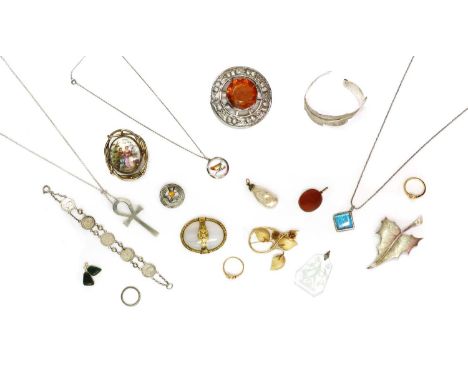 A quantity of jewellery, to include a sterling silver enamel robin pendant, Birmingham 1912, a sterling silver butterfly wing