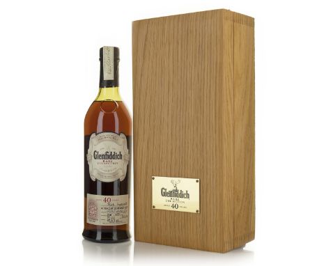 GLENFIDDICH PURE SINGLE MALT SCOTCH WHISKY 40 (ONE 70 CL)William Grant & Sons Ltd. Speyside, Scotland. mid-neck43.6% ABV / 70