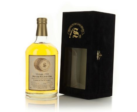CAOL ILA SINGLE ISLAY MALT SCOTCH WHISKY 16 YEARS (ONE 70 CL)Caol Ila Distillery. Islay, Scotland. low neck55.4% ABV / 70 clD