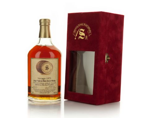 GLENLIVETSINGLE HIGHLAND MALT SCOTCH WHISKY 22 YEARS (ONE 70 CL)George and J. G. Smith Ltd. Speyside, Scotland. 56% ABV / 70 