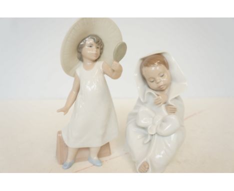 2x Nao figures