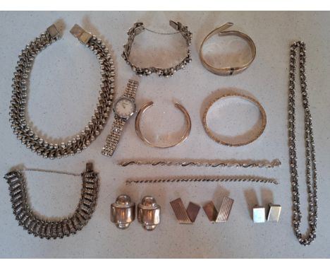 A quantity of silver and white metal jewellery to include a Peruzzi of Florence 800 silver bracelet, 2 pairs of Mexican silve