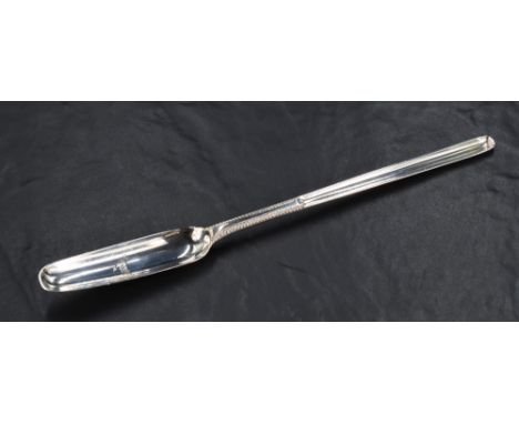A George III silver marrow scoop, of conventional design with bead-moulding to the central grip, the broader end with pronoun