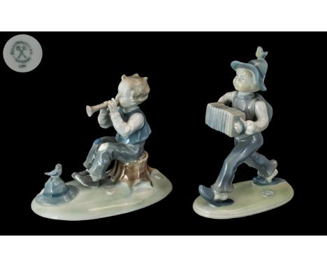 Hunstporzellan - Vintage German Hand Painted Porcelain Figures ( 2 ) In Total. Comprises 1/ Boy with Flute, Ref No 12257. Hei