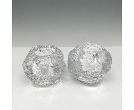 Created and designed within a snowdrift in Sweden these votives emulate a snow packed ball perfectly. Kosta Boda mark. This i