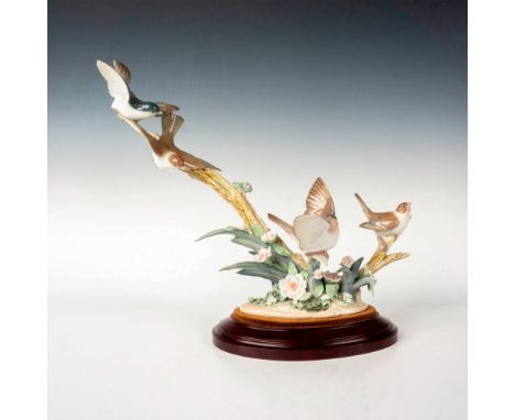 Limited edition glossy finish; Lladro backstamp. Includes base. Base measures: 9"L x 6"W x 1.5"H. Artist: Salvador DebonIssue