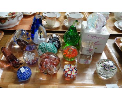 Tray of glass paperweights to include: Caithness 'Daydreams' in original box, Millefiori, souvenir, animal shaped, Caithness 