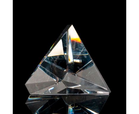 Capture the brilliance of light with an elegant prism paperweight crafted by Steuben. Steuben etched signature backstamp. Iss