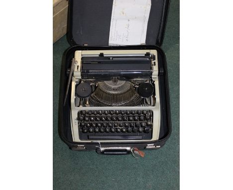 Robotron Model 105 typewriter, housed in a travelling case