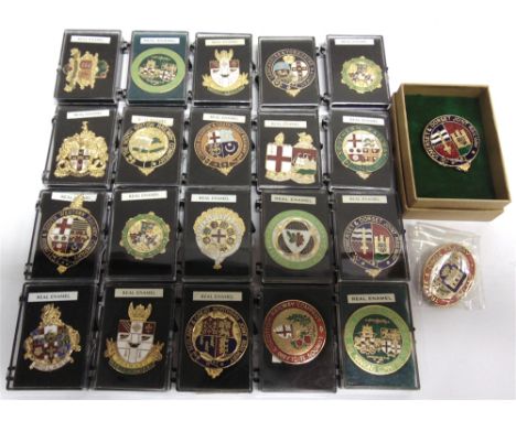 TWENTY-TWO RAILWAY COMPANY CREST ENAMEL PIN BADGES  most or pre-grouping interest, all but one in case or box or issue. 