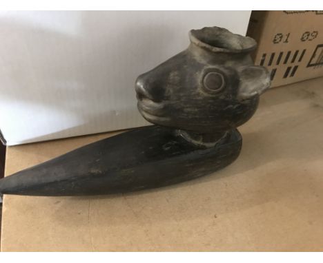 A African pipe the bowl in the form of a animals head NO RESERVE