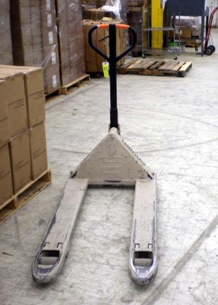 Crown Manual Pallet Jack