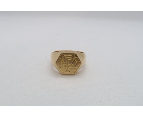 A mans yellow gold (tested) signet ring - tested as approx 18ct - ring size P - approx weight 15 grams 