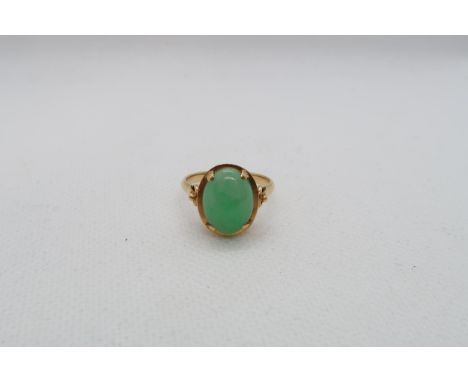 A 18ct yellow gold (hallmarked) ring with Jade - ring size N/O - weight approx 3.9 grams 