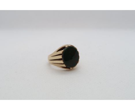 A 9ct yellow gold (hallmarked) bloodstone ring size Q - approx weight 8.7 grams 