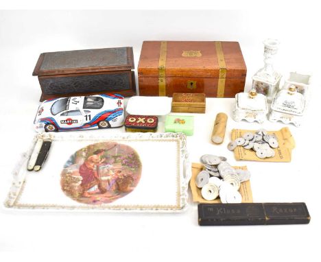 A collectors' lot comprising a six-piece porcelain dressing table set with candlestick, lidded boxes, pin tray and larger tra