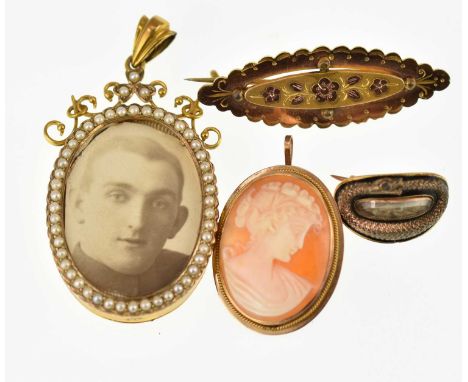 Three gold brooches comprising a small Victorian mourning brooch of curved oval shape, length 1.8cm, a gold-coloured metal br