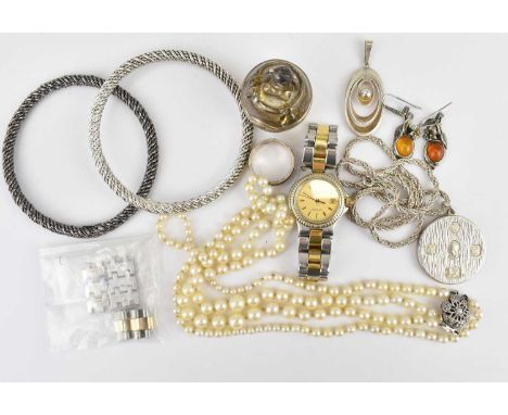 A quantity of mixed jewellery to include a Raymond Weil ladies' wristwatch in gold tone and stainless steel, the champagne di