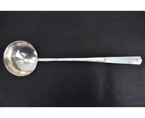An Elizabeth II hallmarked silver hand made ladle with planished bowl, diameter 8cm, to tapered handle with dog nose top, Lon