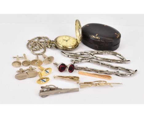 Five pairs of cufflinks, four tie clips to include one with gun and rabbit, others with textured pattern, two expanding plate