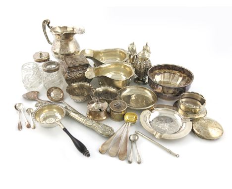 A mixed lot, comprising silver items: an Irish cream jug by West and Sons, Dublin 1909, a pair of oval sauce boats, Sheffield