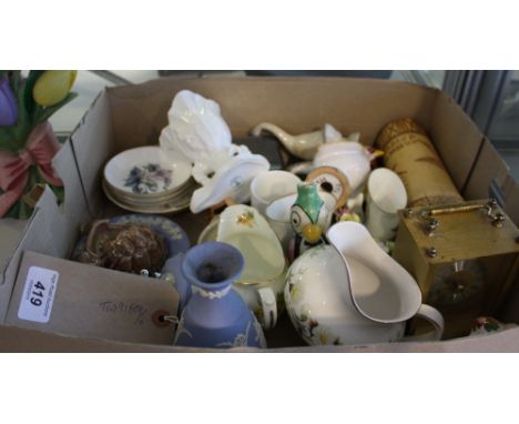 A small quantity of 20th century decorative ceramics, including Wedgwood, Royal Worcester and a Hummel figure, (qty)