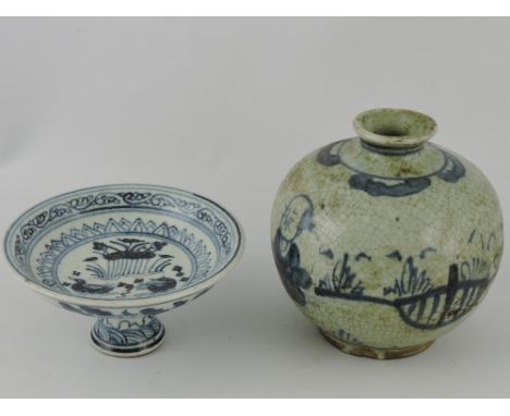 A blue and white Ming style footed bowl decorated with ducks among reeds, D. 13cm, together with a globe shaped vase, (2)