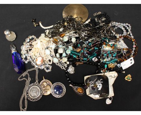 A small collection of items including three silver brooches, a silver mounted cameo, two silver mounted scent bottles, a comp