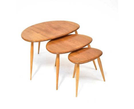 ERCOL; a nest of three blonde elm 'Pebble' tables, the largest 40 x 65 x 44cm.