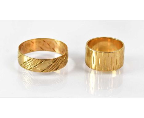Two 9ct gold wedding bands, one with engraved linear decoration, the other with engraved diagonal linear decoration in altern