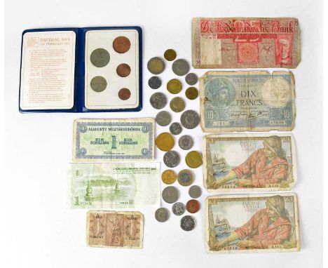 A small quantity of world and domestic coinage and banknotes, to include several allied military currency banknotes, American