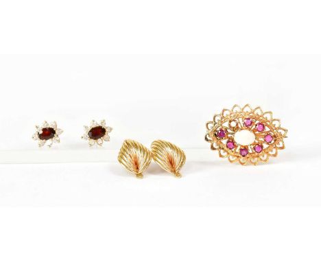 A pair of 14ct gold pendants in the form of leaves, stamped 'JAW 14K', combined approx. 2g, a pair of 9ct gold cluster stud e