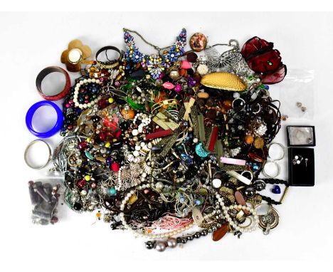 A quantity of vintage and modern costume jewellery, to include a c.1960s Sarah Coventry rainbow glass bracelet, brooches, pen