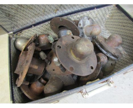 A quantity of assorted vintage car hubs etc including Morris Oxford 