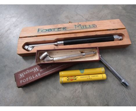 A quantity of tyre pressure gauges including Dunlop and The Marsham  (5)