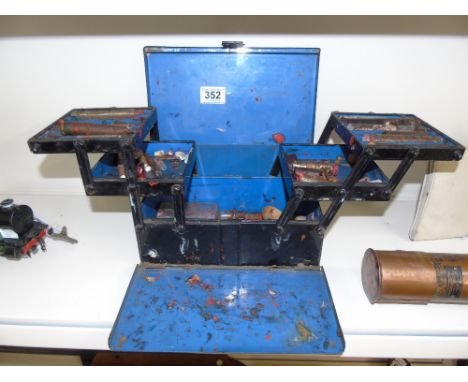 VINTAGE MAKE UP ARTISTS BOX
