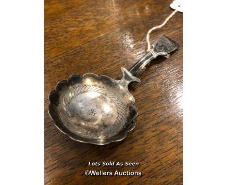 *SILVER CADDY SPOON, LONDON 1813 / LOCATED AT VICTORIA ANTIQUES, WADEBRIDGE, PL27 7DD