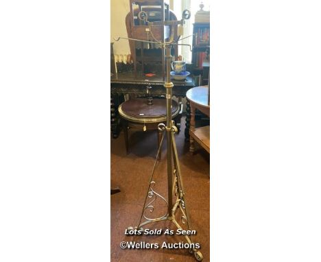 *VICTORIAN BRASS OIL LAMP STAND  / LOCATED AT VICTORIA ANTIQUES, WADEBRIDGE, PL27 7DD