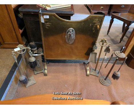 *BRASS FIRESCREEN AND VARIOUS COMPANION SETS / LOCATED AT VICTORIA ANTIQUES, WADEBRIDGE, PL27 7DD