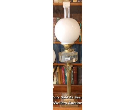 *VICTORIAN BRASS OIL LAMP WITH GLASS RESERVOIR, 76CM / LOCATED AT VICTORIA ANTIQUES, WADEBRIDGE, PL27 7DD