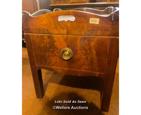 *GEORGIAN MAHOGANY COMMODE WITH PULL OUT SEAT / LOCATED AT VICTORIA ANTIQUES, WADEBRIDGE, PL27 7DD