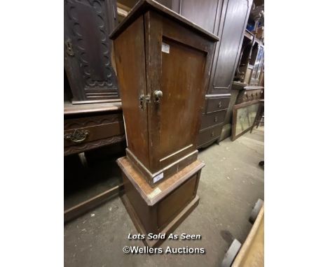 WOODEN CASED COMMODE TOGETHER WITH A SMALL BEDSIDE CUPBOARD / LOCATED AT VICTORIA ANTIQUES, WADEBRIDGE, PL27 7DD