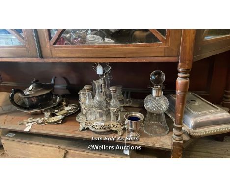 *SHELF OF ASSORTED SILVER PLATED ITEMS AND GLASS / LOCATED AT VICTORIA ANTIQUES, WADEBRIDGE, PL27 7DD