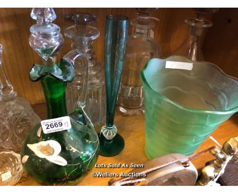 *SHELF OF GLASSWARE INCL. DECANTERS AND VASES / LOCATED AT VICTORIA ANTIQUES, WADEBRIDGE, PL27 7DD