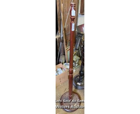 *ONE STANDARD LAMP / LOCATED AT VICTORIA ANTIQUES, WADEBRIDGE, PL27 7DD