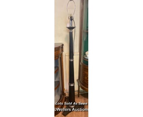*MODERN BLACK AND CHROME STANDARD LAMP / LOCATED AT VICTORIA ANTIQUES, WADEBRIDGE, PL27 7DD