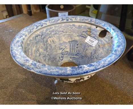 *BLUE AND WHITE PORCELAIN OVAL WASH BASIN, 36 X 29CM / LOCATED AT VICTORIA ANTIQUES, WADEBRIDGE, PL27 7DD