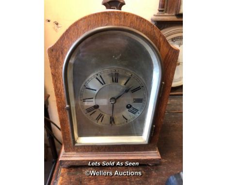 *OAK MANTEL CLOCK WITH DOMED TOP, TWO TRAIN MOVEMENT / LOCATED AT VICTORIA ANTIQUES, WADEBRIDGE, PL27 7DD