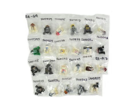 Lego - a collection of x23 original Lego Star Wars Astromech Droids to include; R2-D2, R2-D5, R1-J5, R2-Q2 and more.