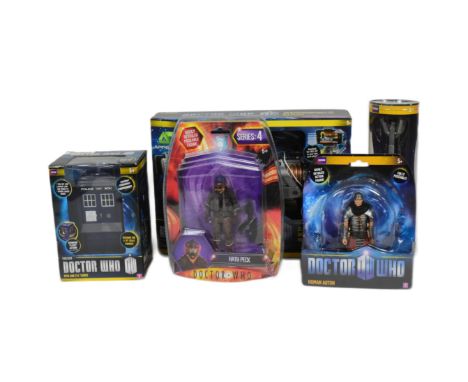 Doctor Who - a collection of assorted boxed toys / merchandise to include: Spin And Fly Tardis, Eleventh Doctor's Screwdriver